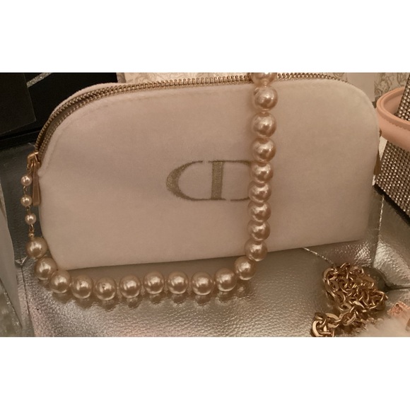 Beautiful Dior velvet bag with pearls - Picture 3 of 7